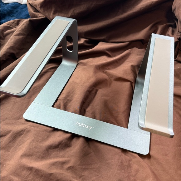 Apple Silver Laptop Riser - Picture 3 of 7